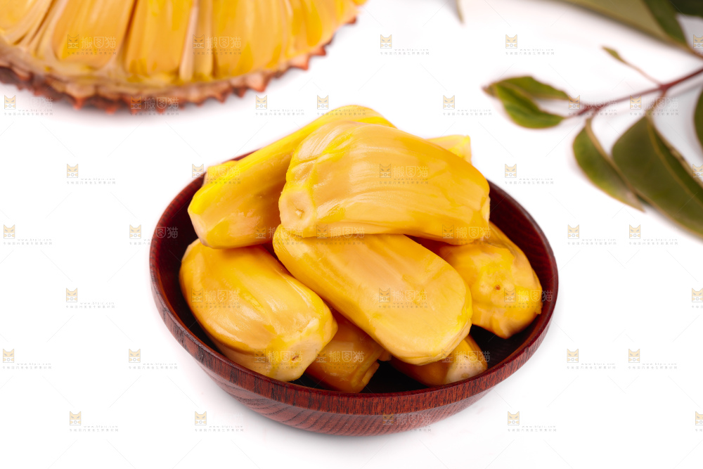 碟子里装着越南红心菠萝蜜