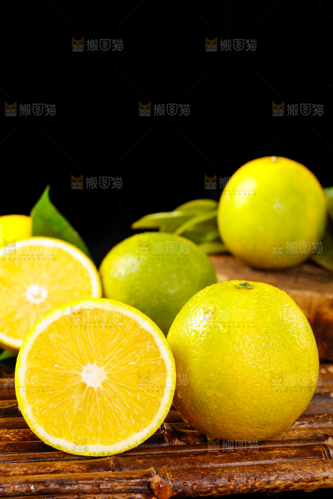 木底上放着云南实建褚橙