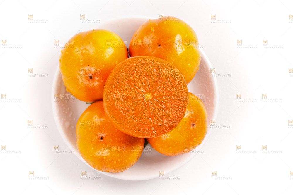 盘子里装着大柿子