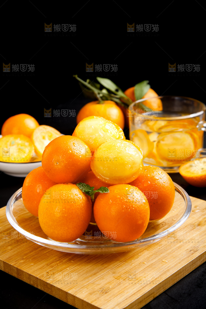 碗里装着金橘