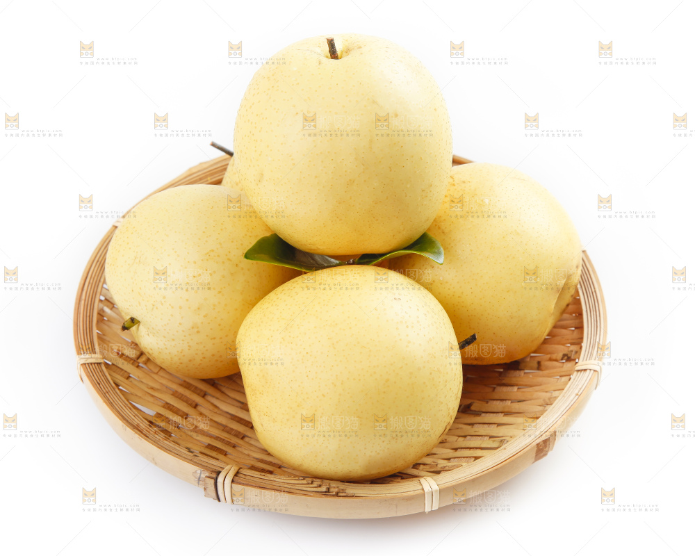 白底上放着一篮子酥梨