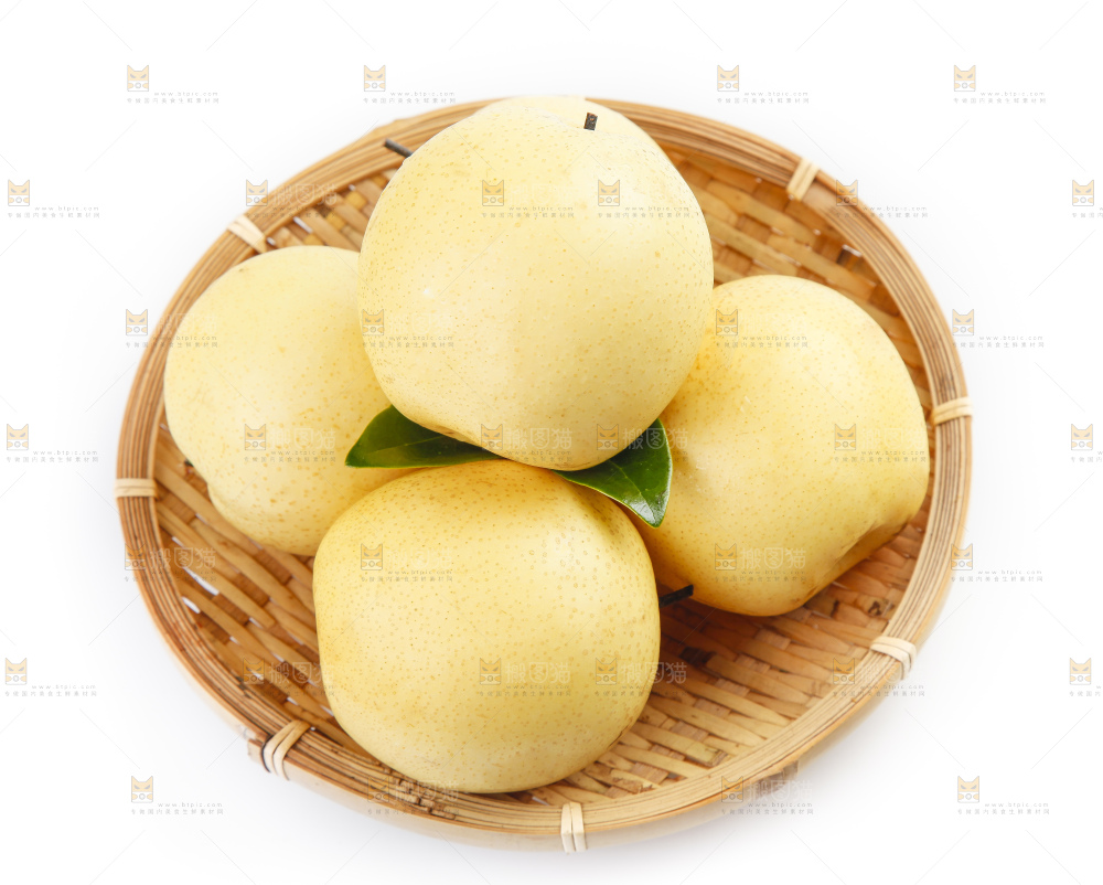 白底上放着一篮子酥梨