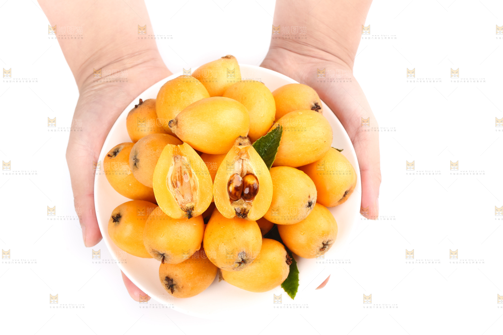 盘子里的蒙自枇杷