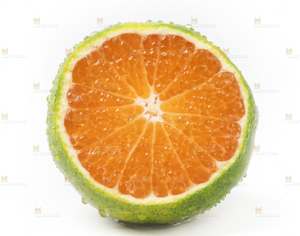 白底上摆放着青皮蜜橘