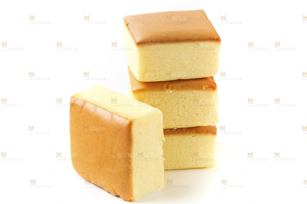 白底上放着小蛋糕