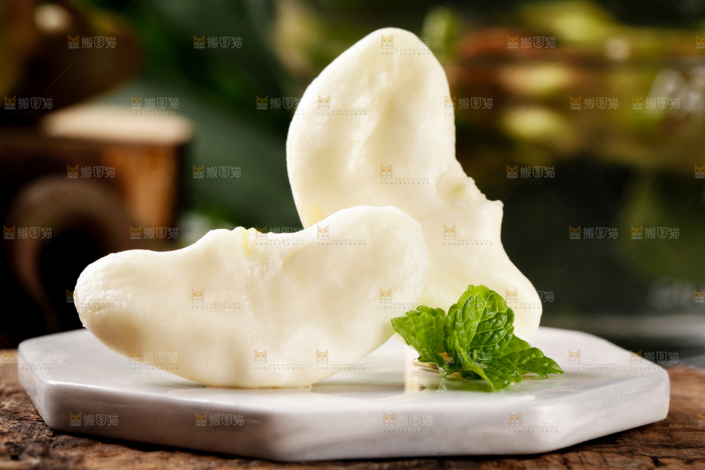 深底上的菱角