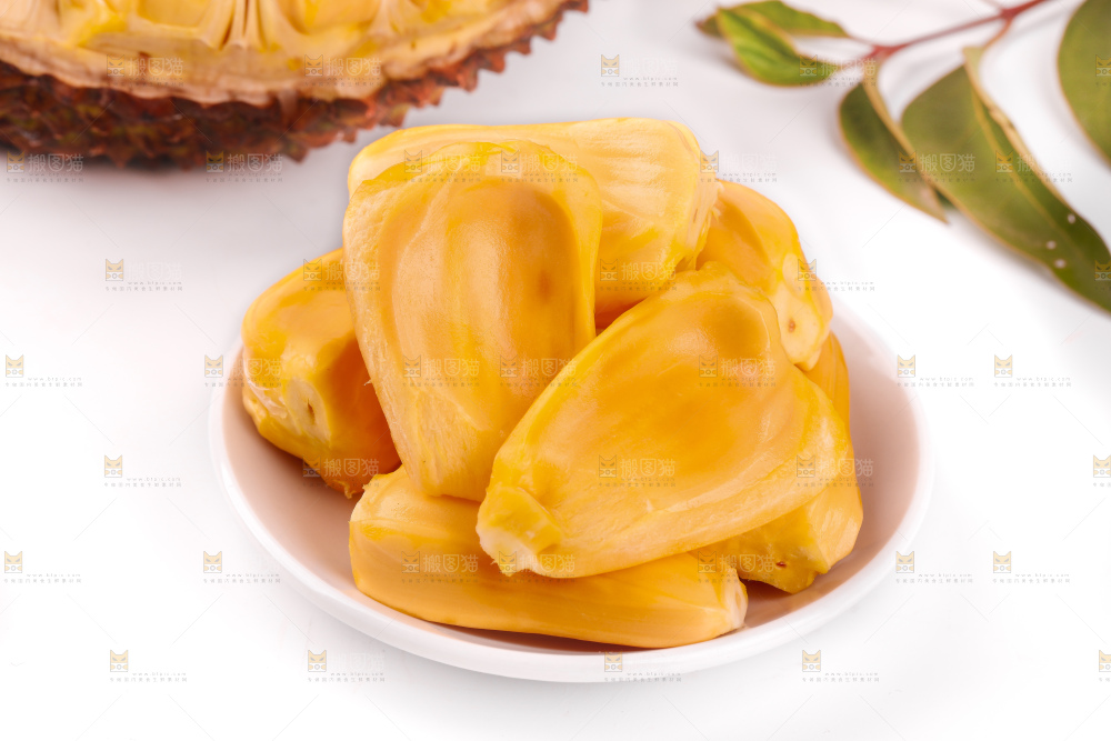 碟子里装着越南红心菠萝蜜