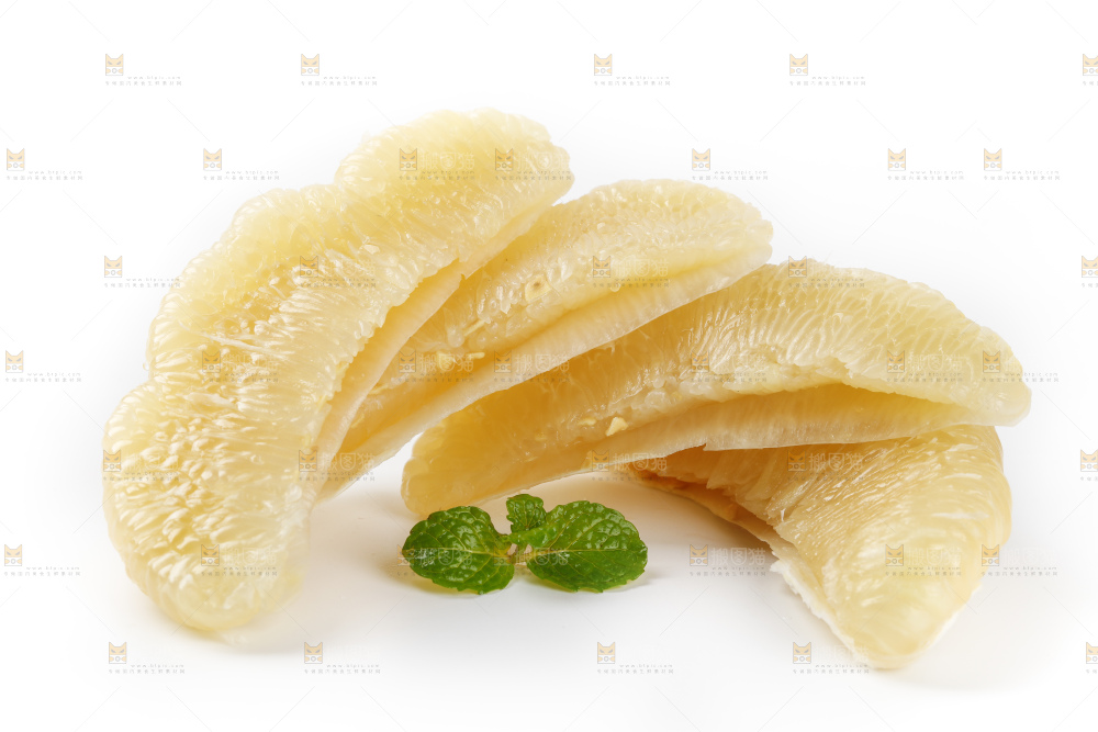白底上放着平和白心蜜柚