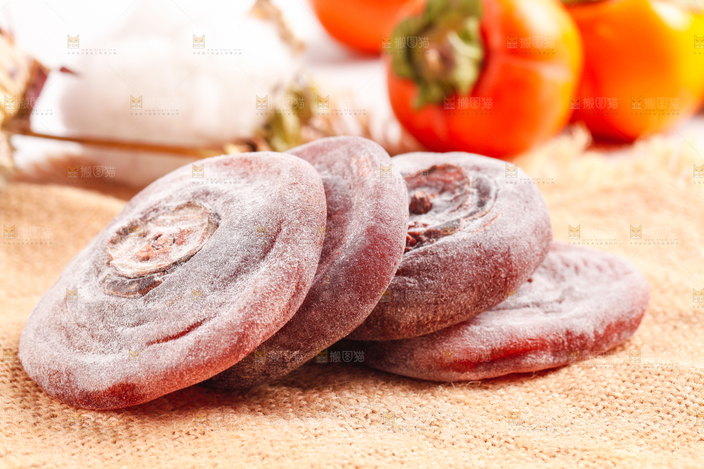 木板上的柿饼
