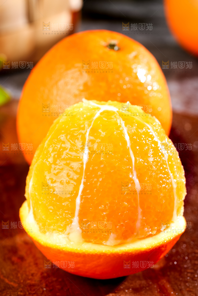 黄板子上的脐橙