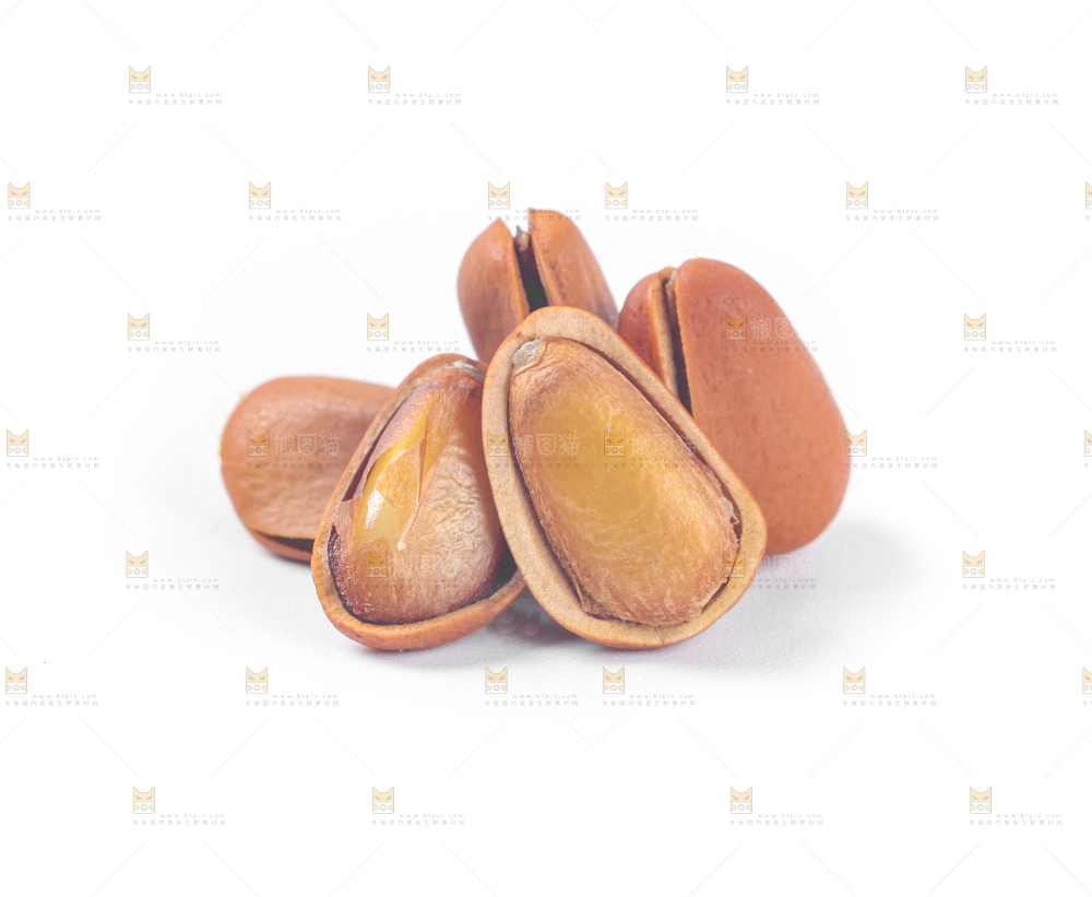 白底上放着东北松子