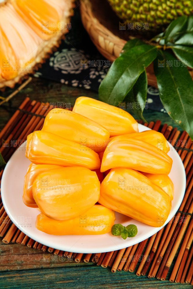 盘子里装红肉菠萝蜜