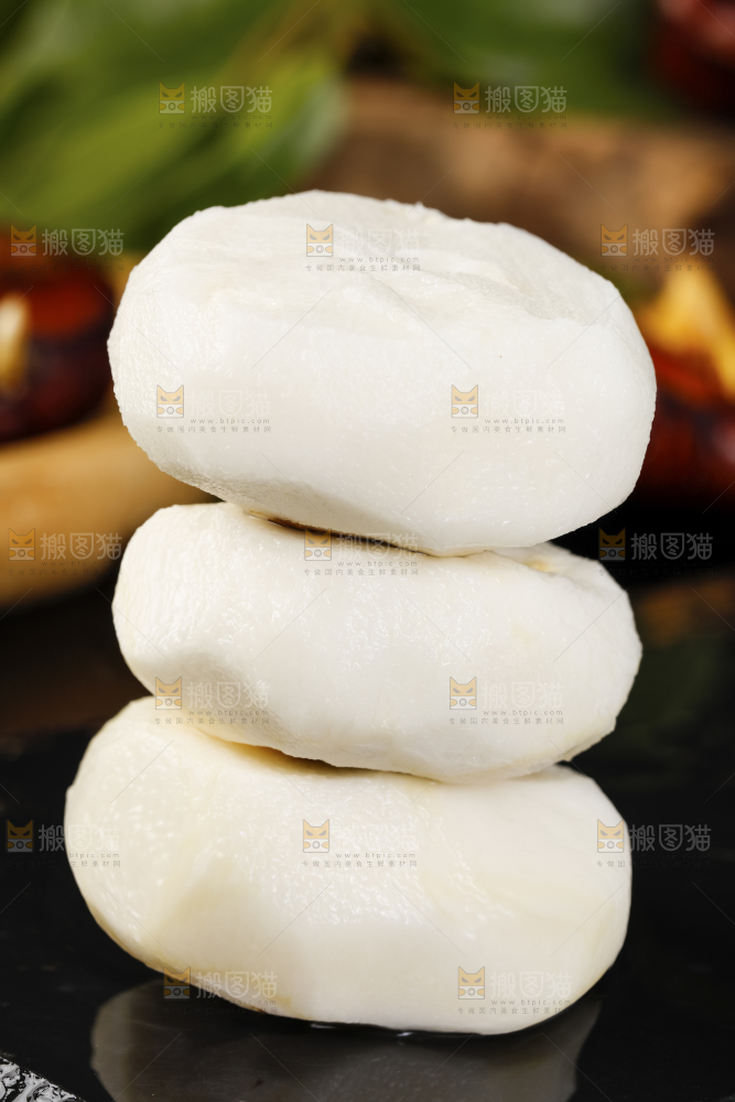 黑石板上放着广西马蹄