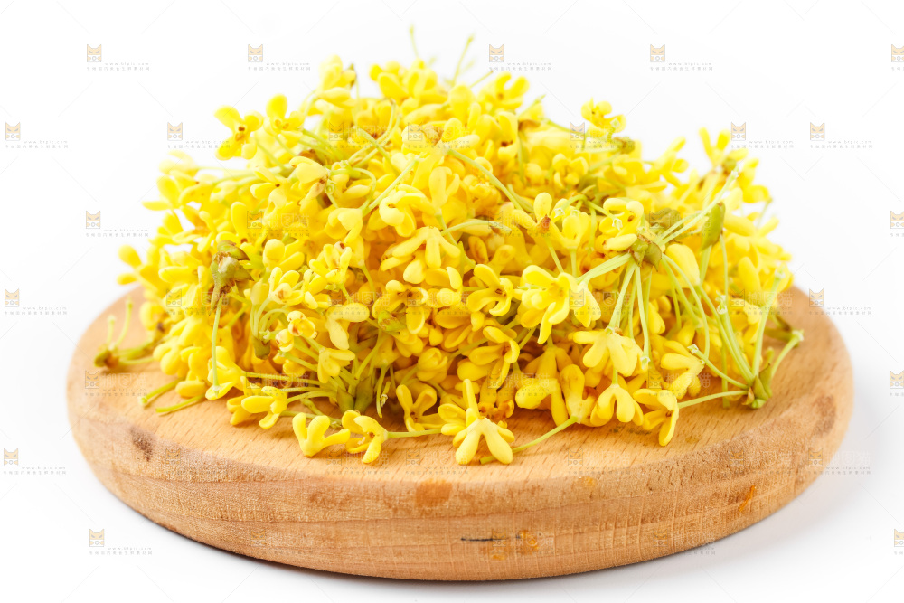 木板上的新鲜桂花