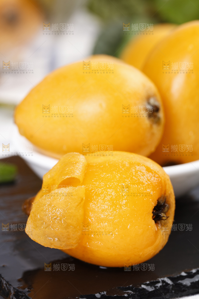 石板上的云南蒙自枇杷