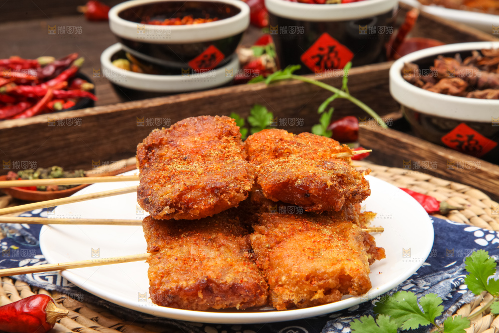 签子上穿着香酥带鱼