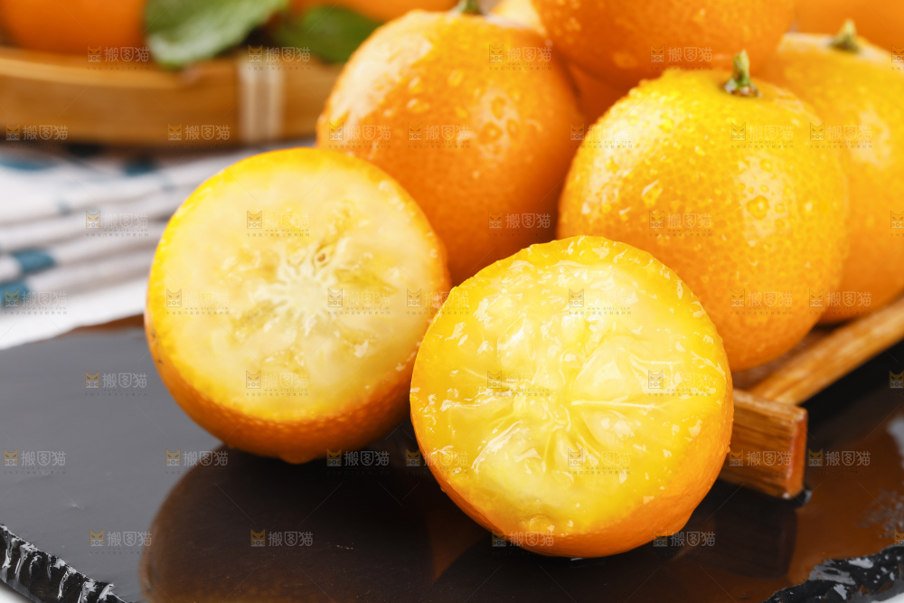黑石板上的广西金钱橘