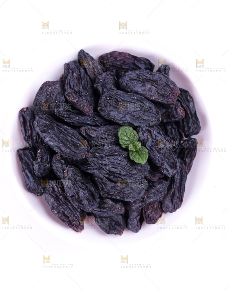 白底上的新疆葡萄干