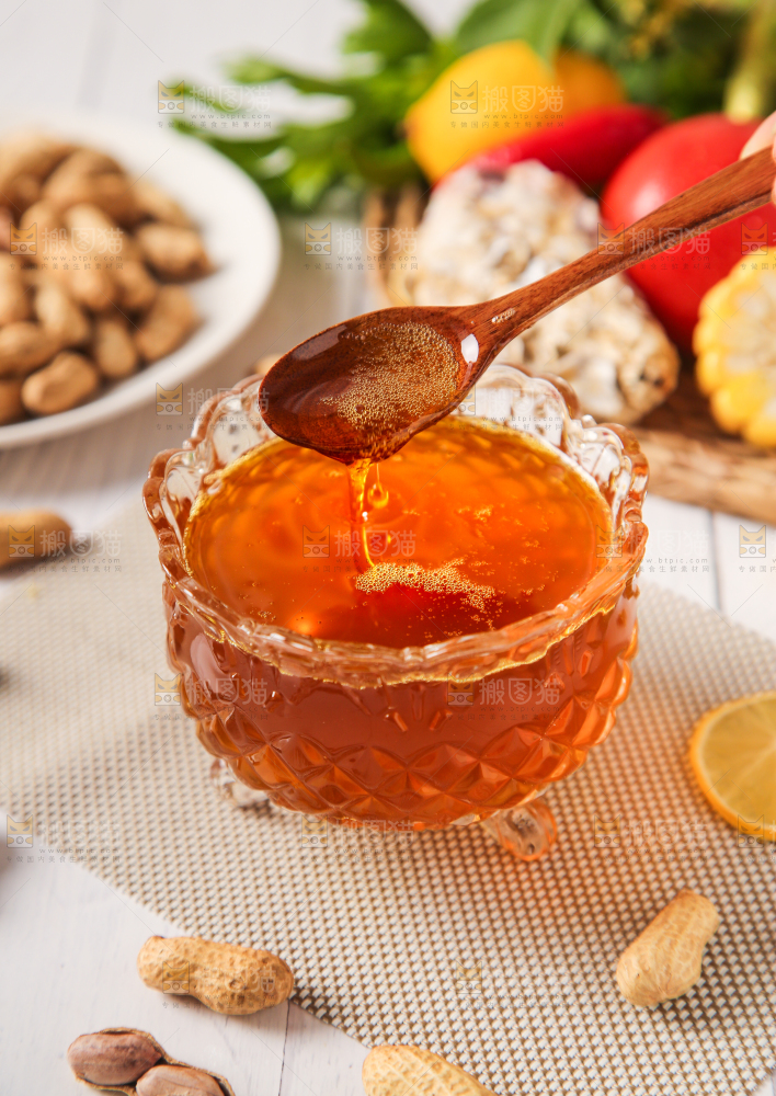 碟子里的料酒