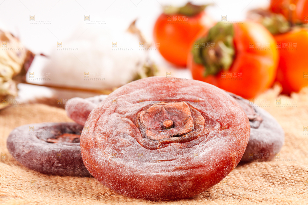 木板上的柿饼