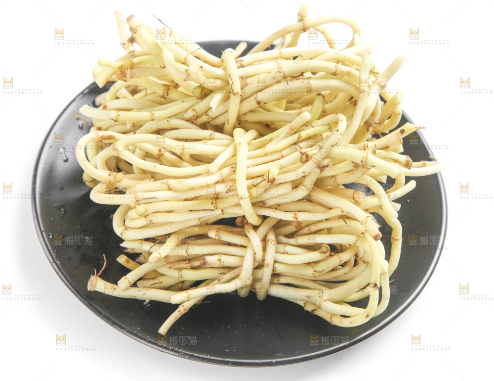盘子里装着湖北鱼腥草