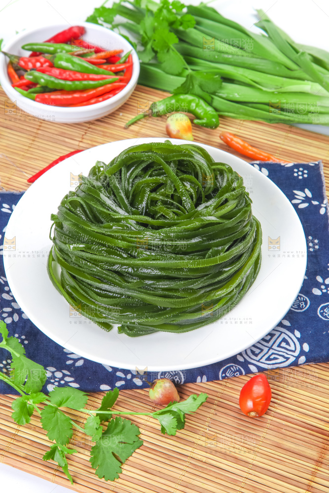 盘子里装着荣成海带丝