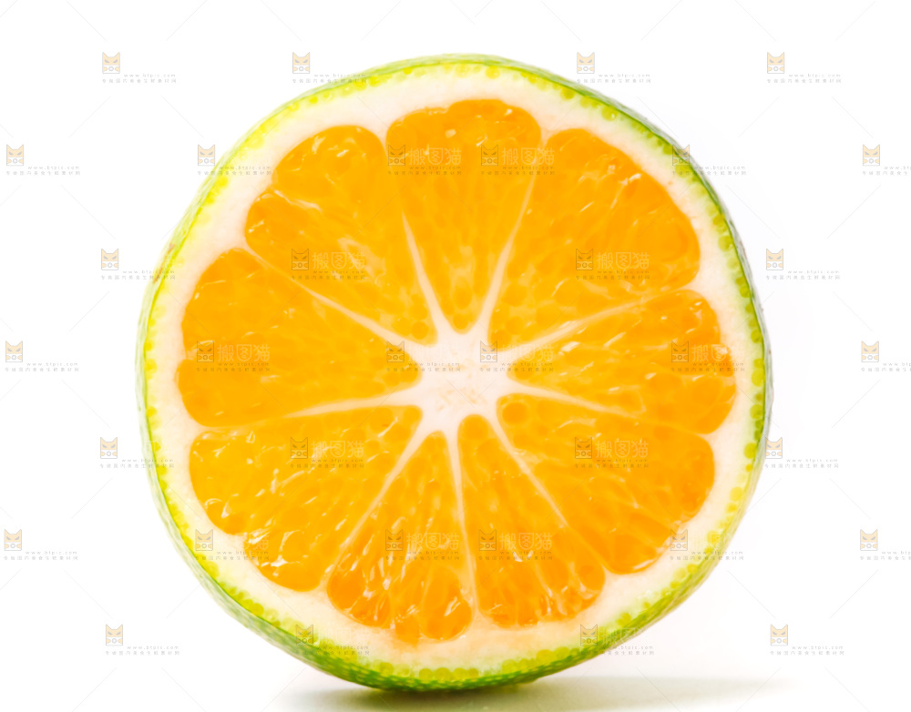 白底上放着蜜橘