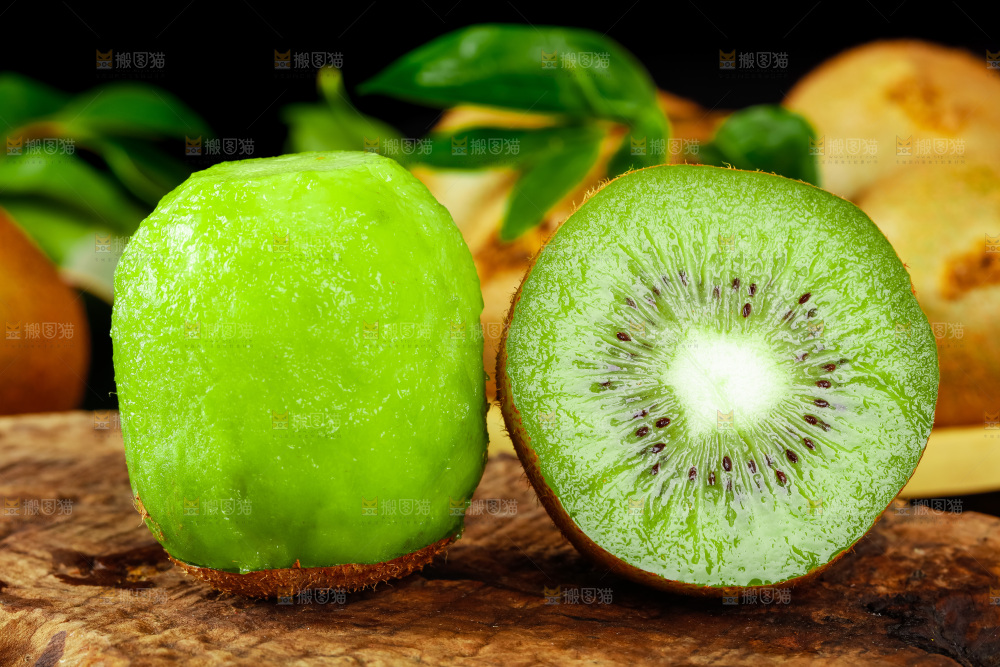 木底上的绿心奇异果