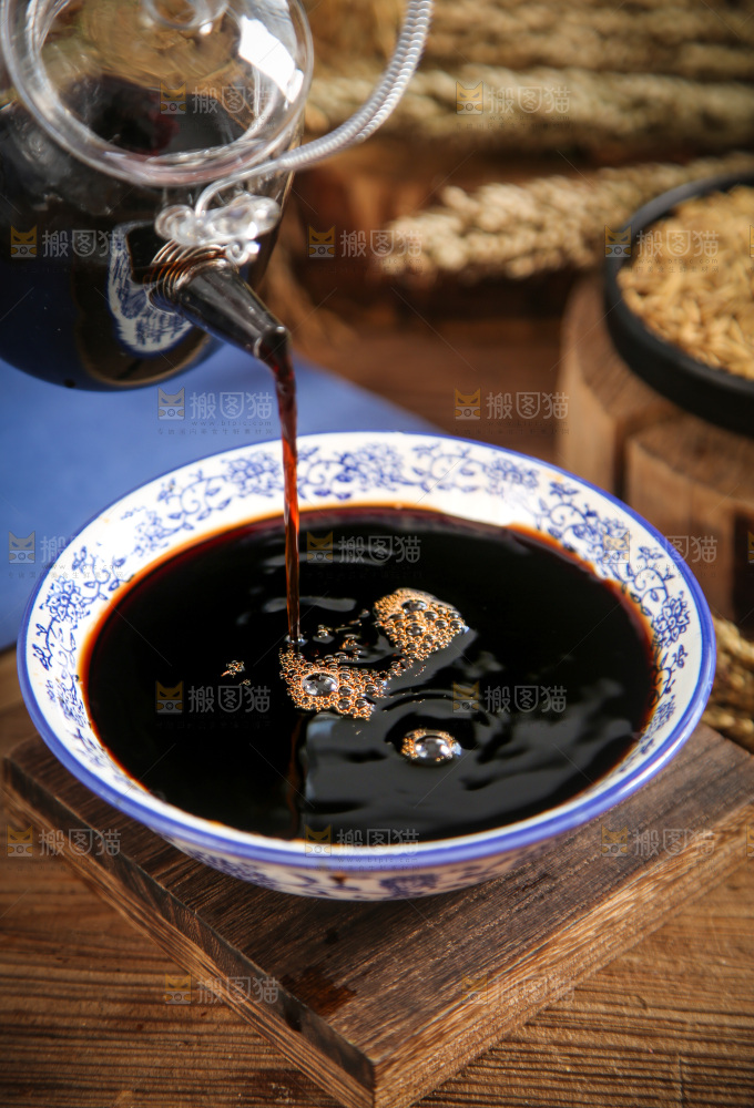 盘子里装着老陈醋