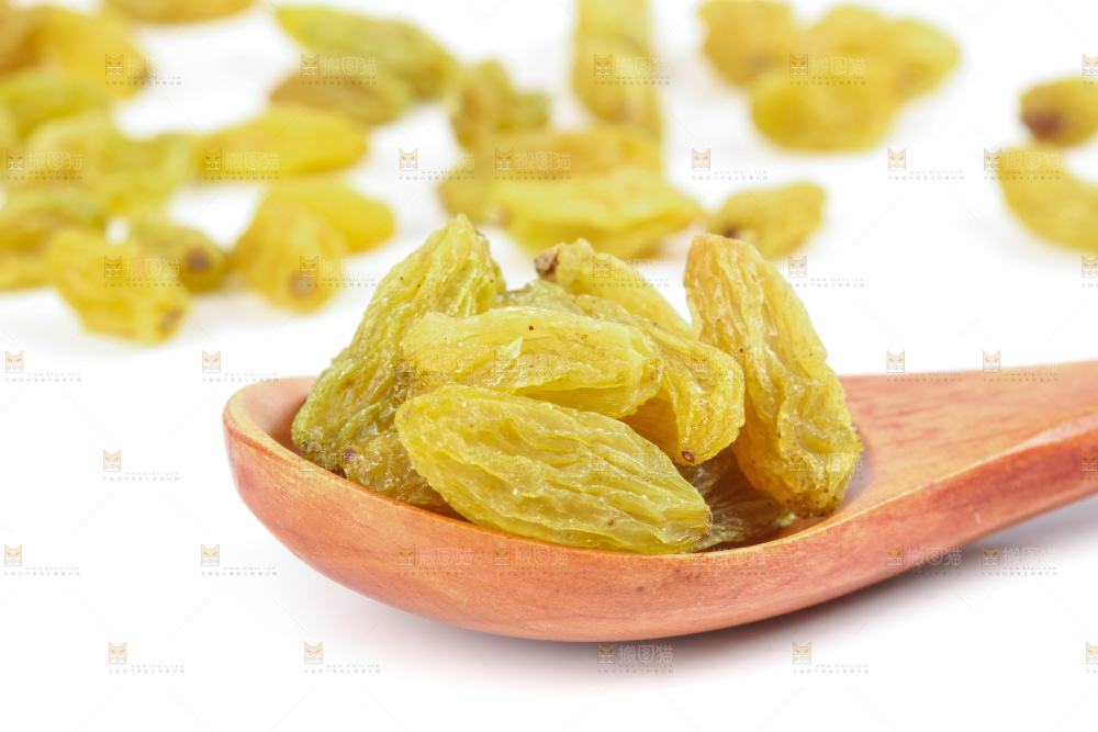 白底上的绿葡萄干