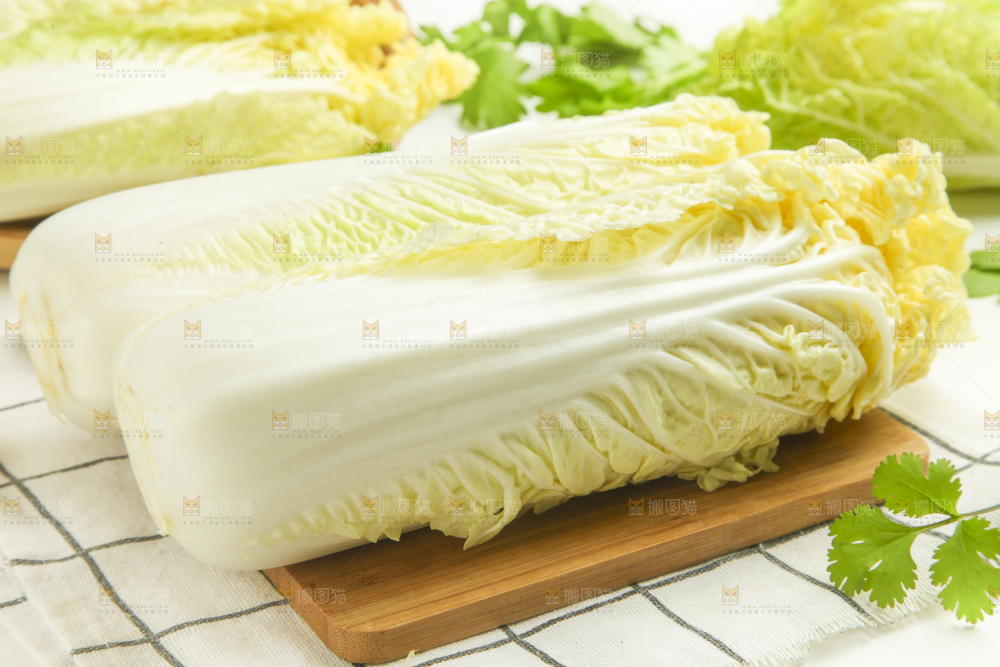 木板上的大白菜