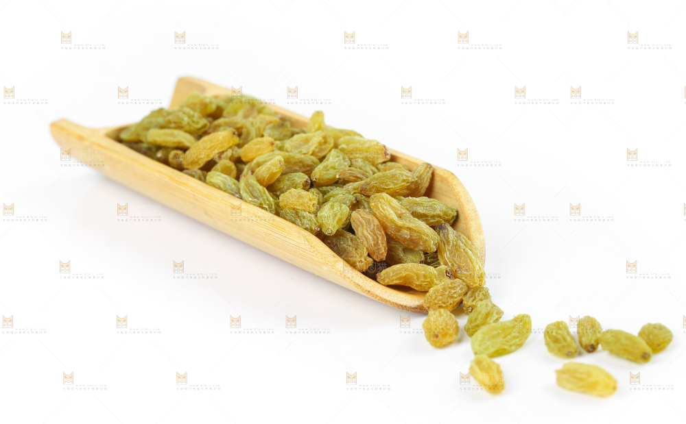 白底上的绿葡萄干