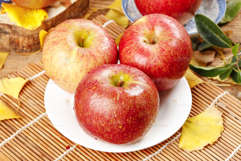 盘子里装着新疆丑苹果