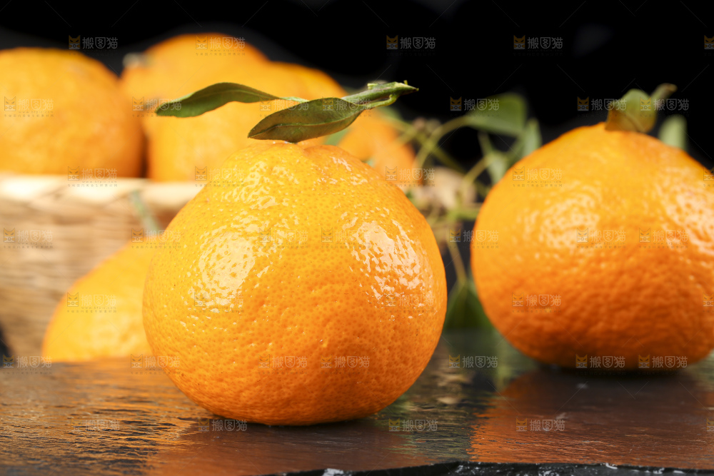 石板上的椪柑