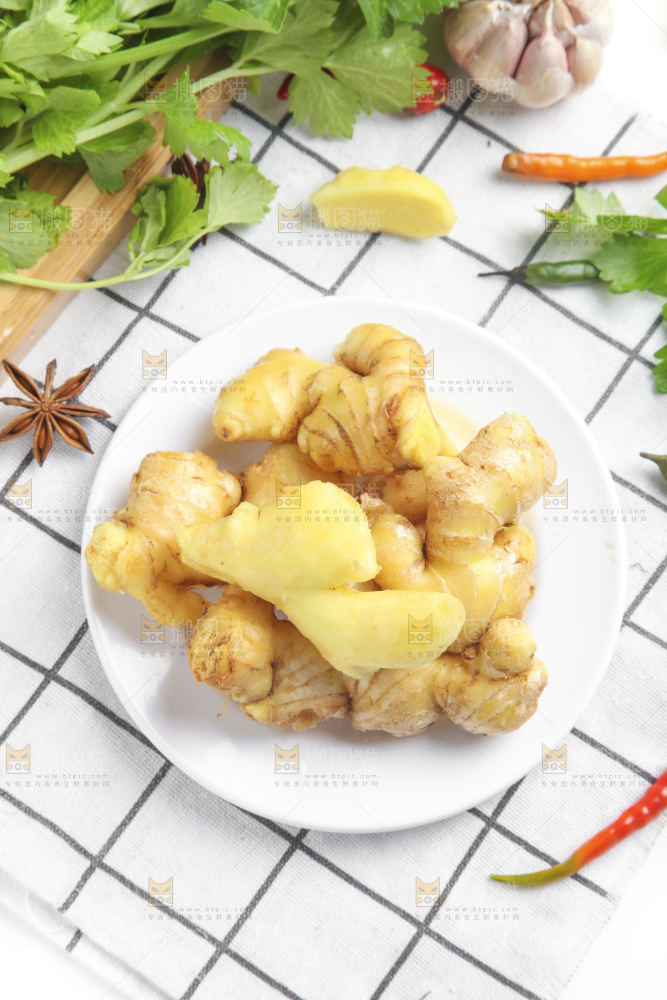 盘子里的小黄姜