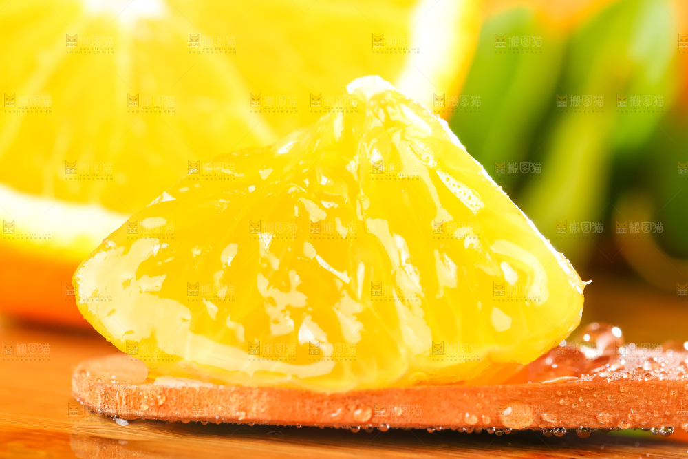 黄木板上的赣南脐橙