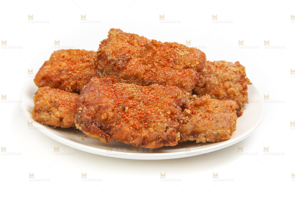 盘子里装着香酥带鱼