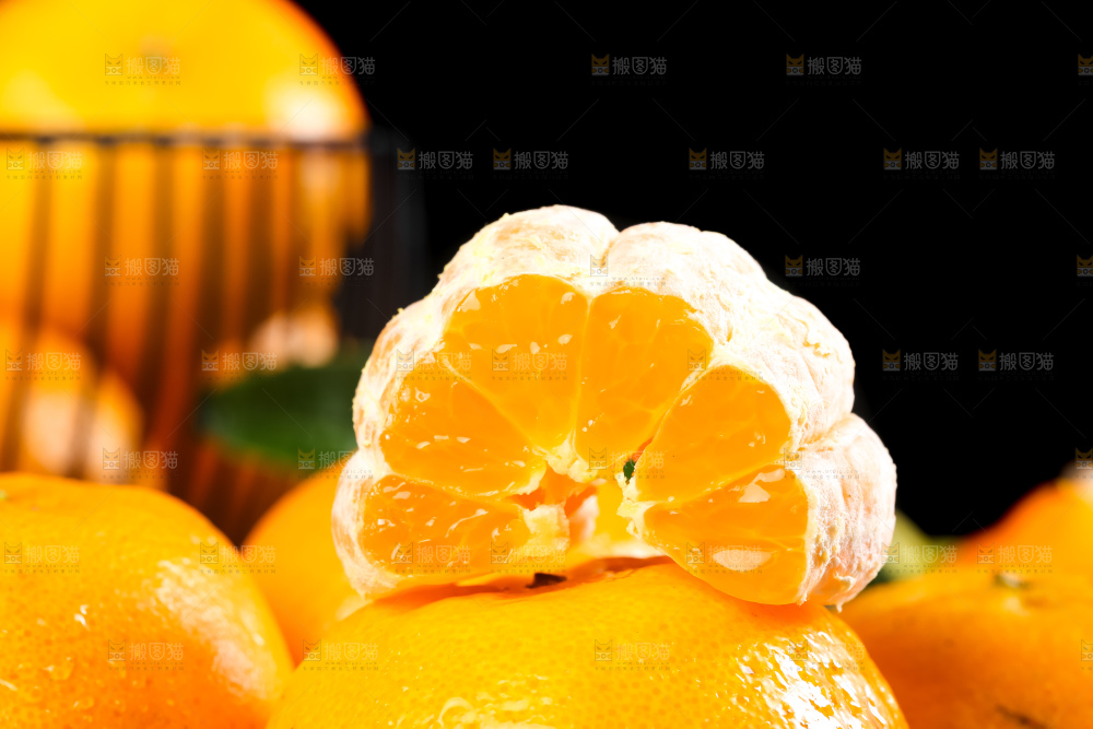 黑石板上放着永春芦柑