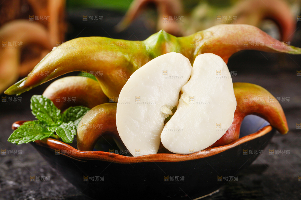 盘子里的红青菱