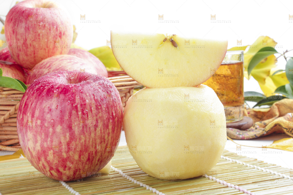 浅底上的红富士苹果