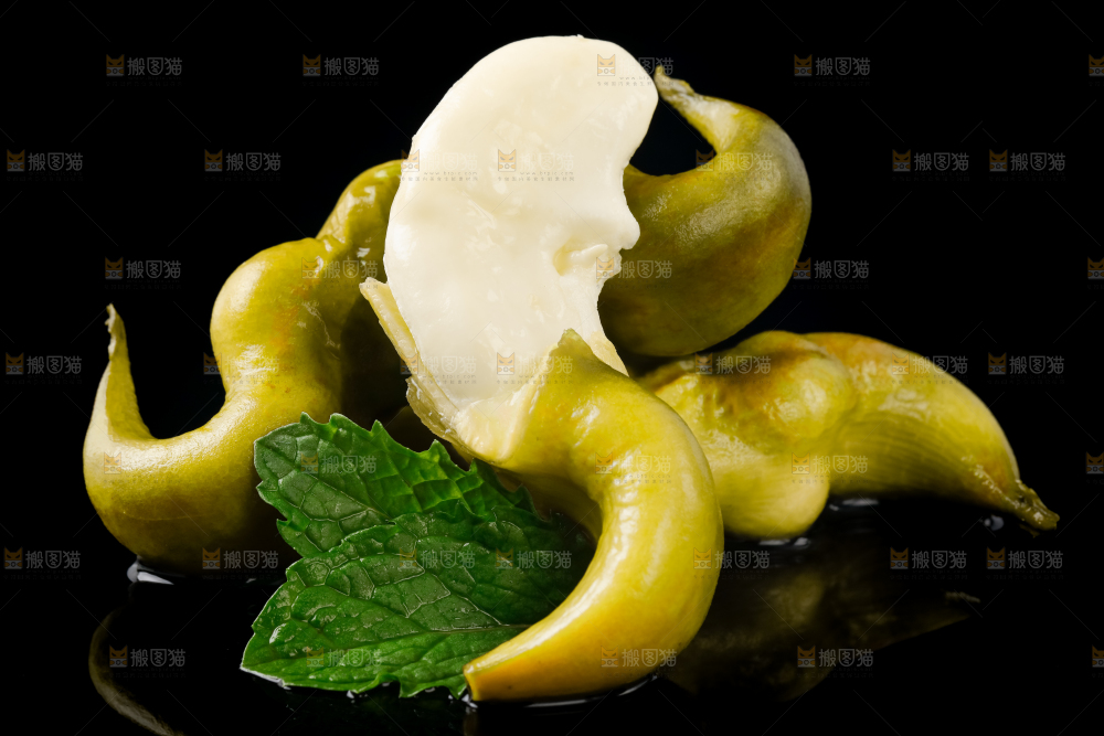 黑底上的菱角