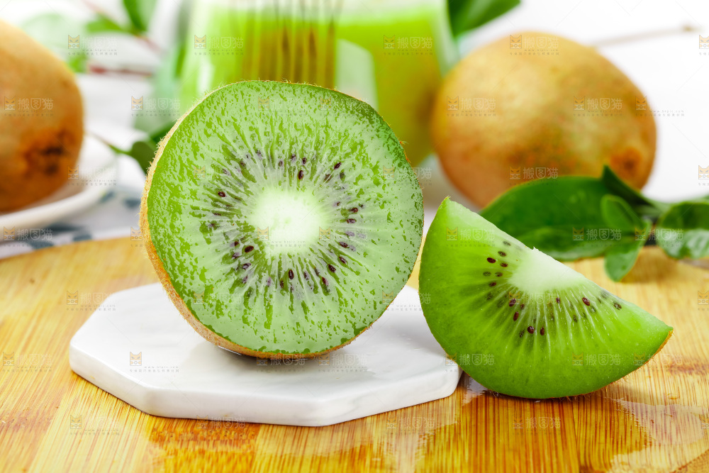 木板上的奇异果
