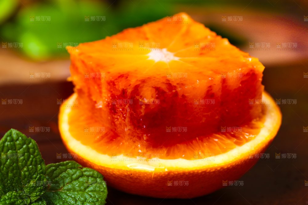 深底上摆放着玫瑰香橙