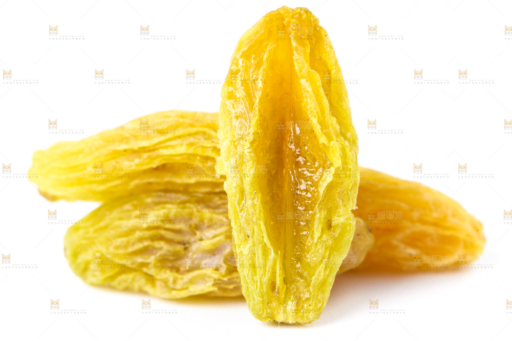 白底上摆放着绿宝石葡萄干