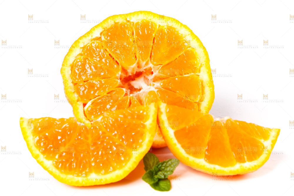 白底上摆放着柑橘