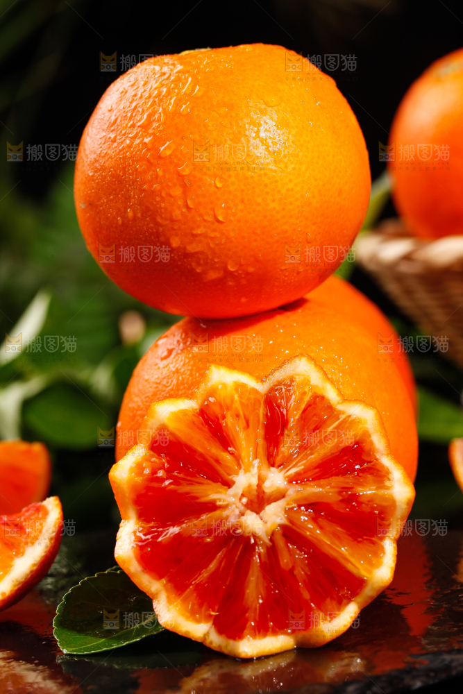 深底上摆放着四川塔罗科血橙