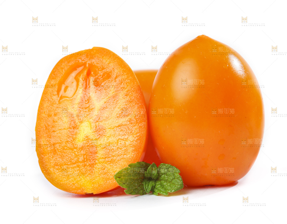 白底上的夏日阳光圣女果