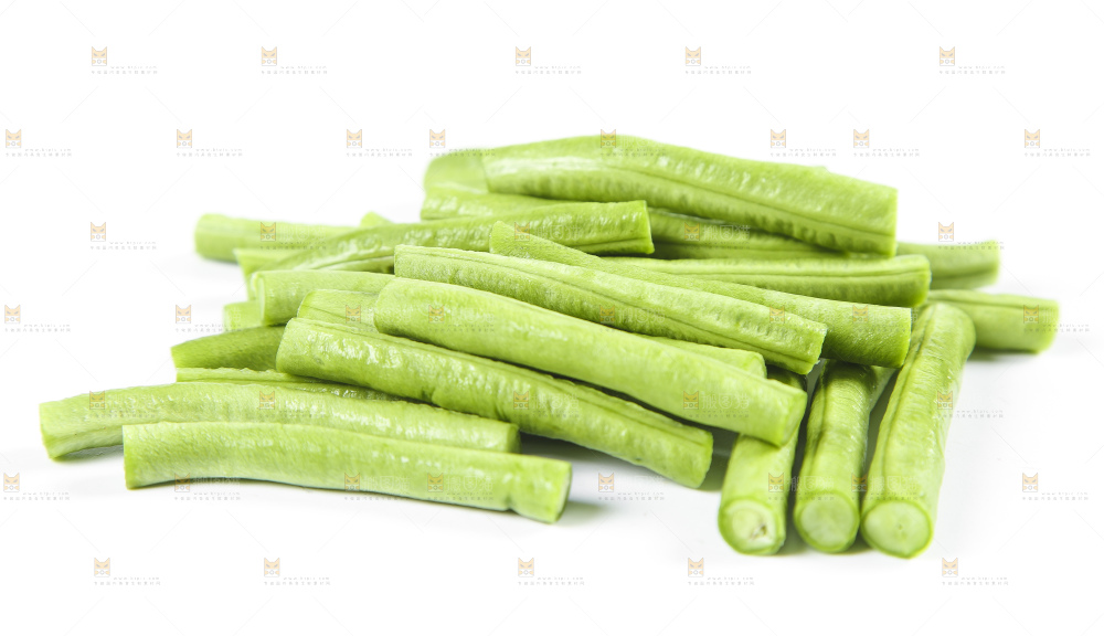 白底上放着豇豆角