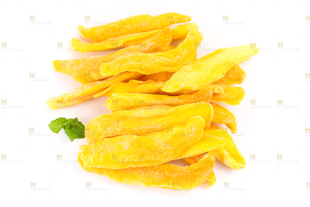 白底上放着芒果片