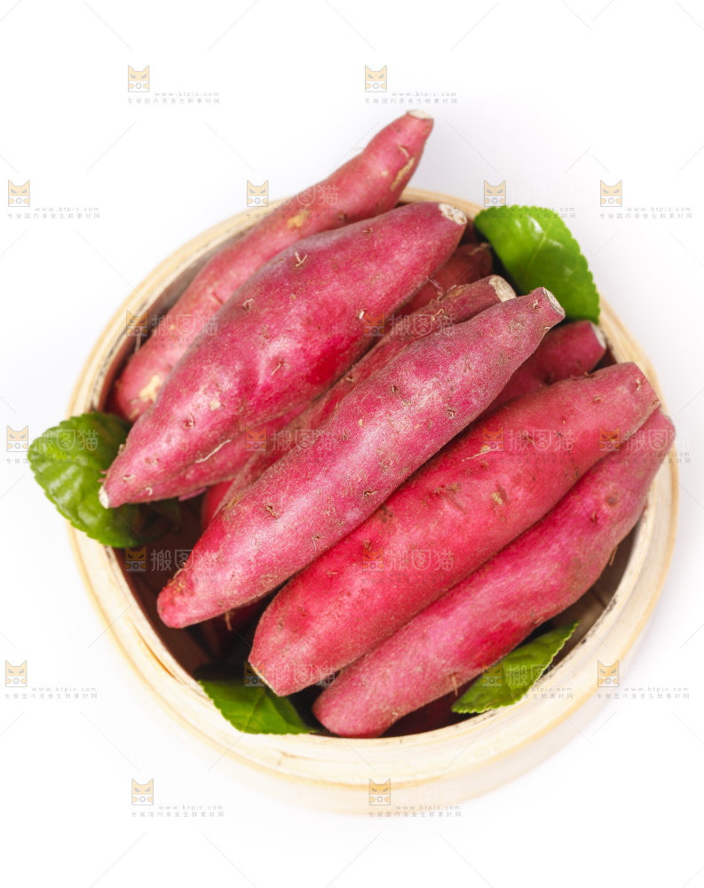 蒸笼里放着板栗红薯